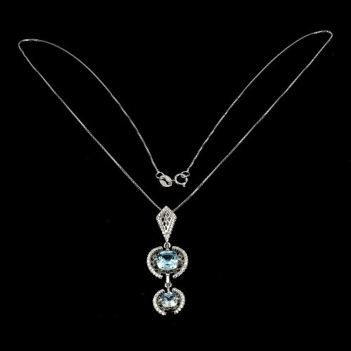 Halskette aus 925er Sterlingsilber mit natürlichem Sky Blue Topas und Zirkonia