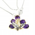 Eine silberne Halskette aus natürlichen Amethysten und weißem Topas