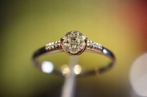 Ring 14 Karat Gold Diamanten Größe 14 zertifiziert