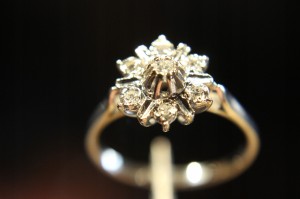 Ring 14 Karat Gold Diamanten Größe 14,5 zertifiziert