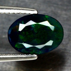 Opalschwarzer Naturstein 1,33 ct AAA IF