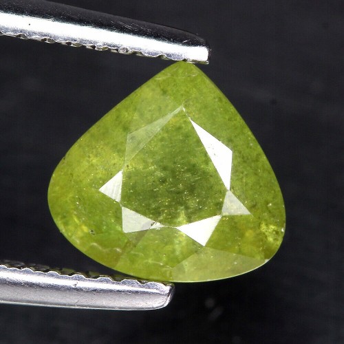 Titanit sphengrüner Naturstein 1,68 ct