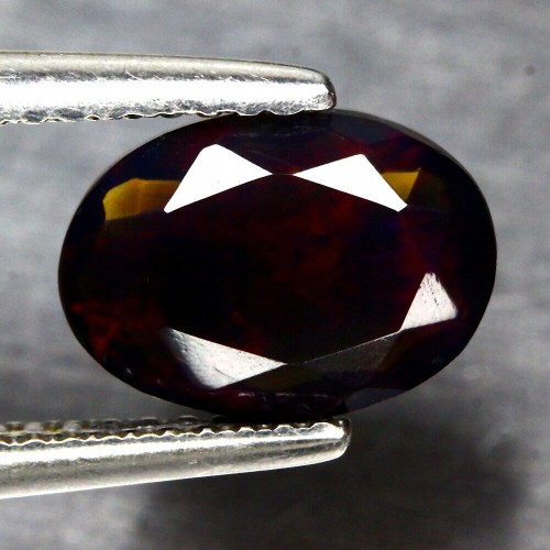 Opalschwarzer Naturstein 1,34 ct AAA IF