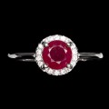 Feiner Ring aus Sterlingsilber mit natürlichem Rubin Größe 14