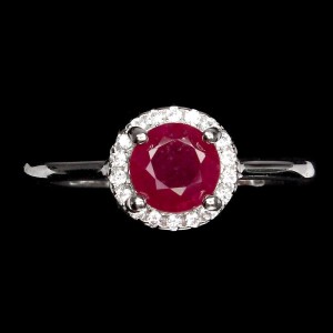Feiner Ring aus Sterlingsilber mit natürlichem Rubin Größe 14