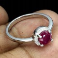 Feiner Ring aus Sterlingsilber mit natürlichem Rubin Größe 14