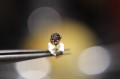 Einzelner Ohrring aus 585 Gold mit natürlichen Diamanten