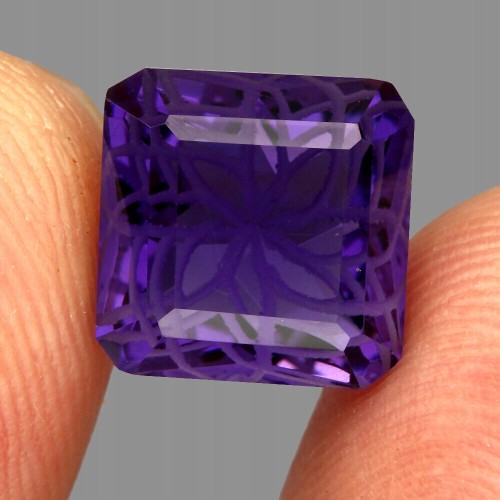 Amethyst Naturstein 6,87 ct VVS geschnitzt