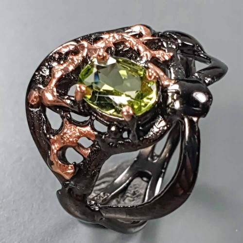 Künstlerischer Ring Naturperidot Größe 10,5