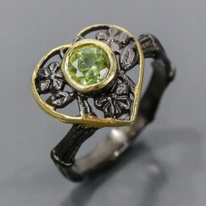 Künstlerischer Herz Ring Naturperidot Größe 13
