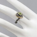 Künstlerischer Herz Ring Naturperidot Größe 13