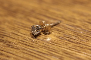 Zarter Goldohrring 1 Stück Naturdiamant