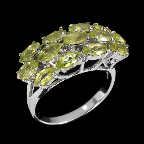 Wunderschöner Ring natürlicher Silber Olivin Größe 19