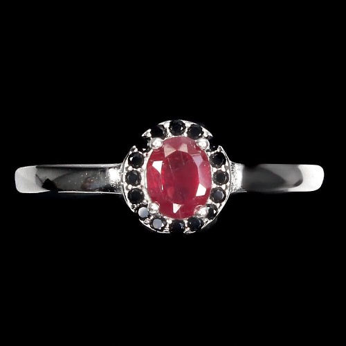 Zarter Ring mit natürlichen Rubin Spinellen Größe 17