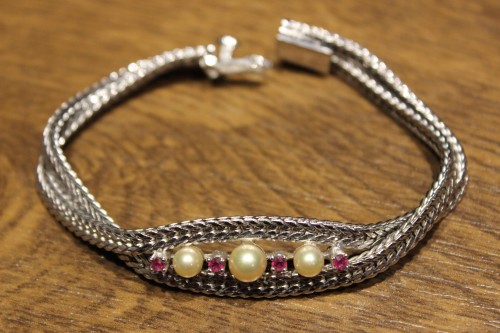 Silbernes Perlenarmband