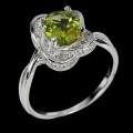 Silberner zarter Ring Größe 17 natürlicher Peridot