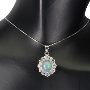 Halskette aus Sterlingsilber mit zarten feurigen Opal Zirkonia