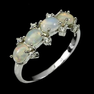 Zarter Silberring mit Feueropalen Größe 17