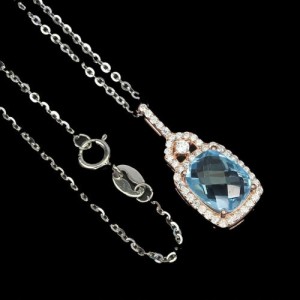Halskette aus natürlichem Topas Sky mit zarten Zirkonia