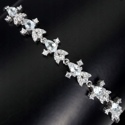 Wunderschönes Armband aus zarten Aquamarin Zirkonia