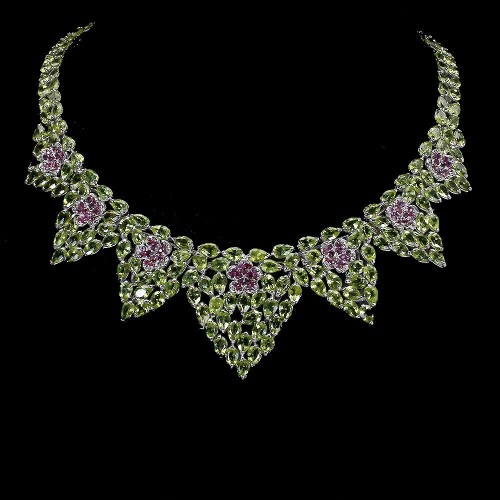 Traumhafte Halskette aus Sterlingsilber mit Olivin Rubinen