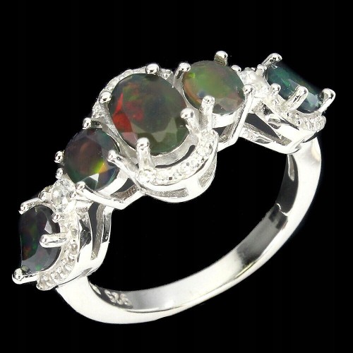 Silberner wunderschöner Ring mit schwarzen Opalen und Topas Größe 15