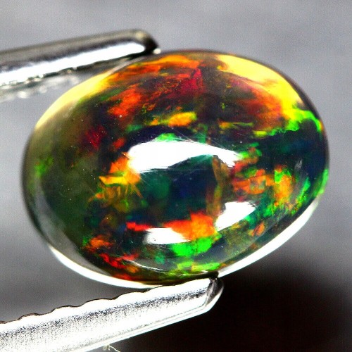 Opalschwarzer Naturstein 0,71 ct