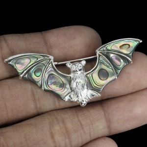 Silberne Brosche aus natürlichem Perlmutt Fledermaus