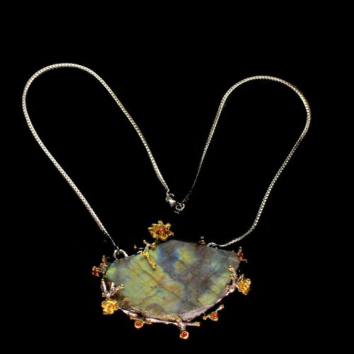 Silberne Saphiren Halskette mit 179,3 ct Labradorit