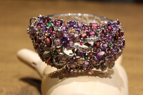 Armband Saphire Tsavorite Amethysten Zertifikat