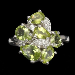 Ring natürlicher Olivin Größe 16 silberne Zirkonia