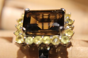 Ring Natur Quarz und gelbe Saphire Größe 13