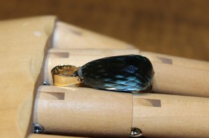 Quarz Anhänger aus 14 Karat Gold 4