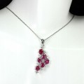 Elegante Halskette aus 925er Silber mit Rubinen und Zirkonias