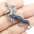 Silberner Drache Anhänger mit natürlichen blauen Saphiren
