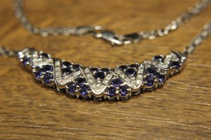 Halskette aus 14 Karat Gold mit zertifizierten Zoisite Diamanten