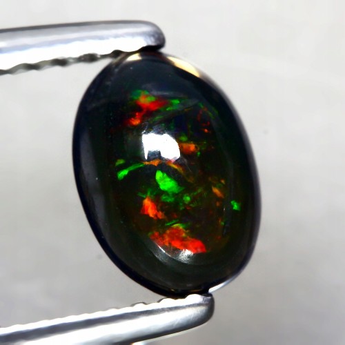 Opalschwarzer Naturstein 0,63 ct AAA